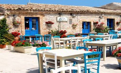 naxos island apeiranthos