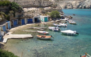 milos mandrakia beach