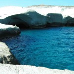 milos sarakiniko beach
