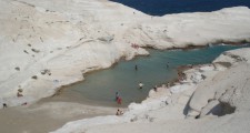 milos sarakiniko beach