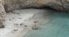 Milos Tsigrado beach