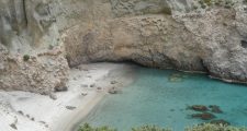 Milos Tsigrado beach