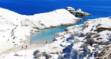 Milos Sarakiniko Beach