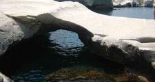 Milos Sarakiniko Beach