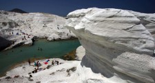Milos Sarakiniko Beach
